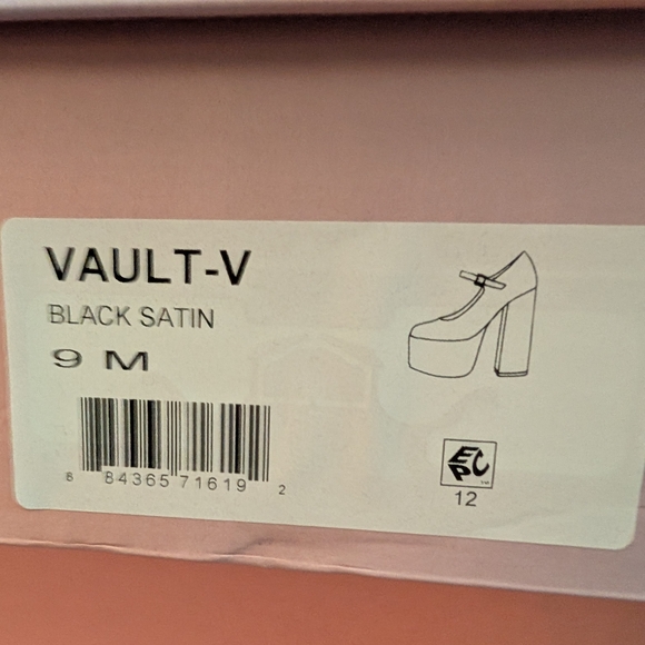 Sleek Black Platform Shoes with Chunky Heel - Picture 2 of 5